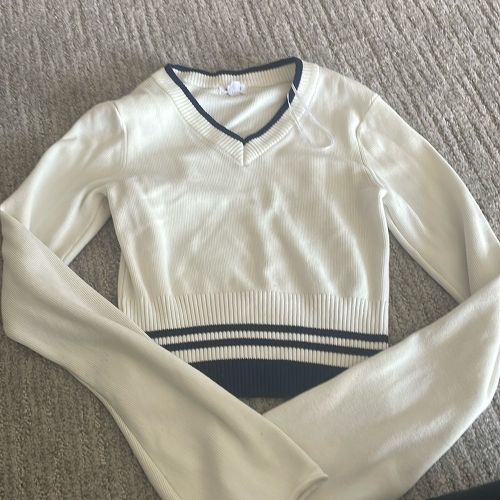 White and navy fitted crop sweater garage XS